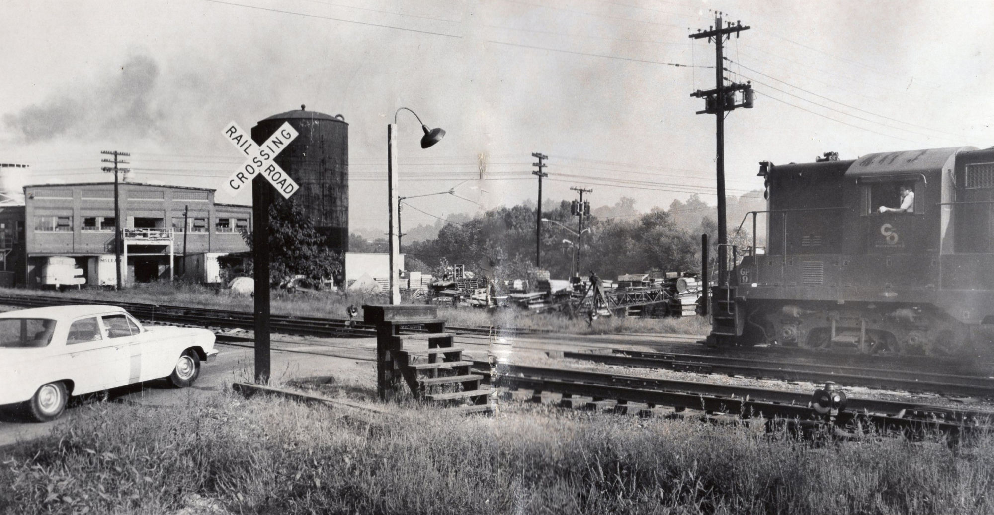 1970-09-25 RR Crossing